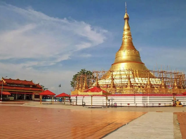 🌄 Tachileik Teatime: Where Myanmar Meets Thailand (And Your Tastebuds Explode)