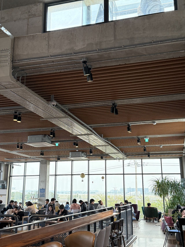 인천공항 가기 전 대기하기 좋은 대형카페 스타파이브.