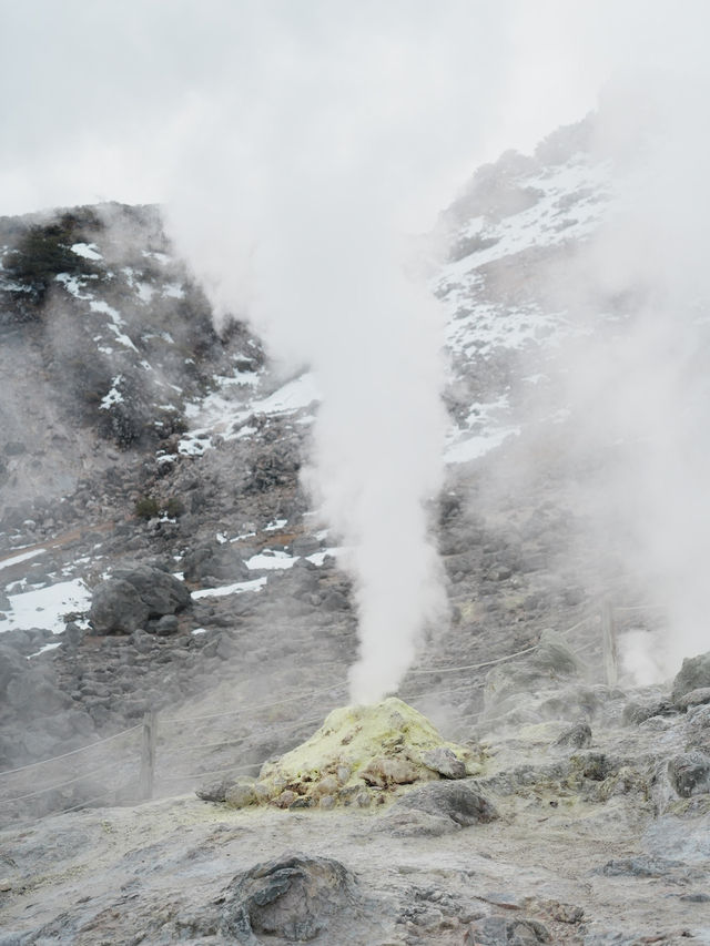 🇯🇵 🌋Hokkaido’s Living Volcano – The Sulfur Trails of Iōzan