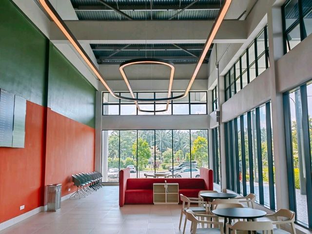 "Smart Stays, Smooth Transfers – Your Budget Gateway Near KLIA"