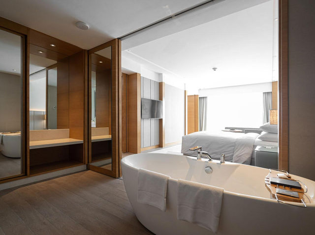 “Sunset Serenity by the Sea: The Luxury Haven of Marriott Kota Kinabalu”