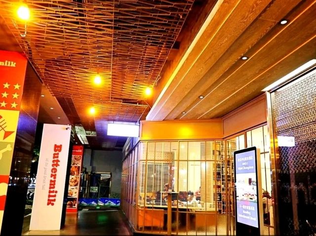 Buttermilk 摩登美式餐廳】美式靈魂注入台北！阿嬤炸雞、秘製豬肋排、香料烤蝦沙拉，每道都想來點第二輪！