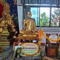 สักการะหลวงพ่อนรสิงห์และหลวงปู่หร่ำ เกสโร