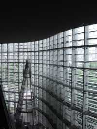 国立新美術館で感じた、空間ごとアートな時間