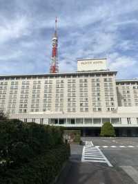 東京王子飯店～餐廳可看到東京鐵塔～房間好大啊～