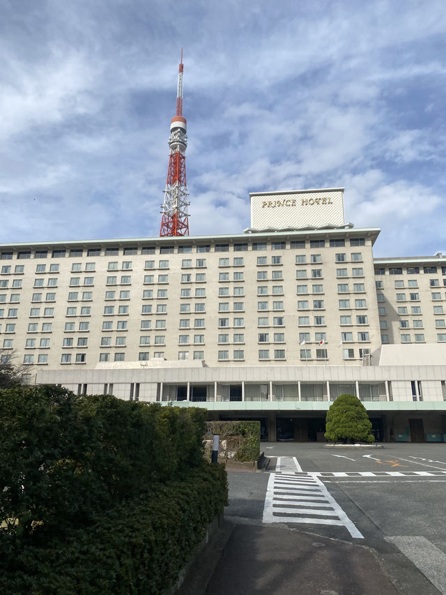 東京王子飯店～餐廳可看到東京鐵塔～房間好大啊～