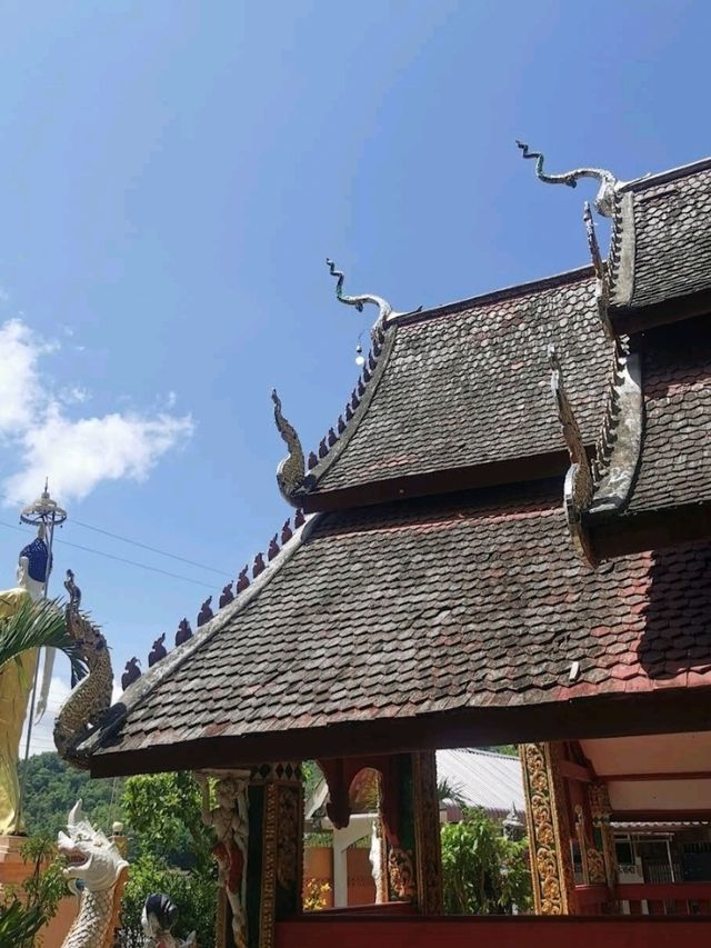 Wat Ban Mai วัดบ้านมาย สถานที่ดูดวงแม่นๆ