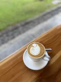 A Tranquil Garden Café in Jungut Batu