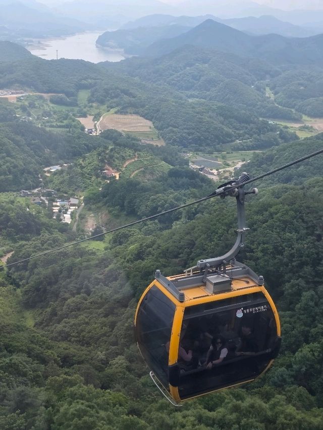 하늘과 호수를 품은 제천 비봉산 전망대