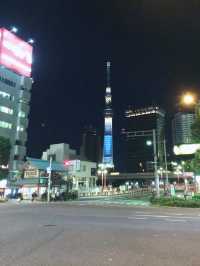  晴空塔 是東京很重要的一個地標 也是電視台的訊號塔