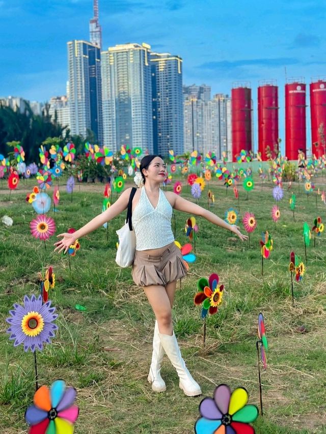 Check in ngọn đồi chong chóng siu xinh mới toanh vừa xuất hiện tại Sài Gòn 📸