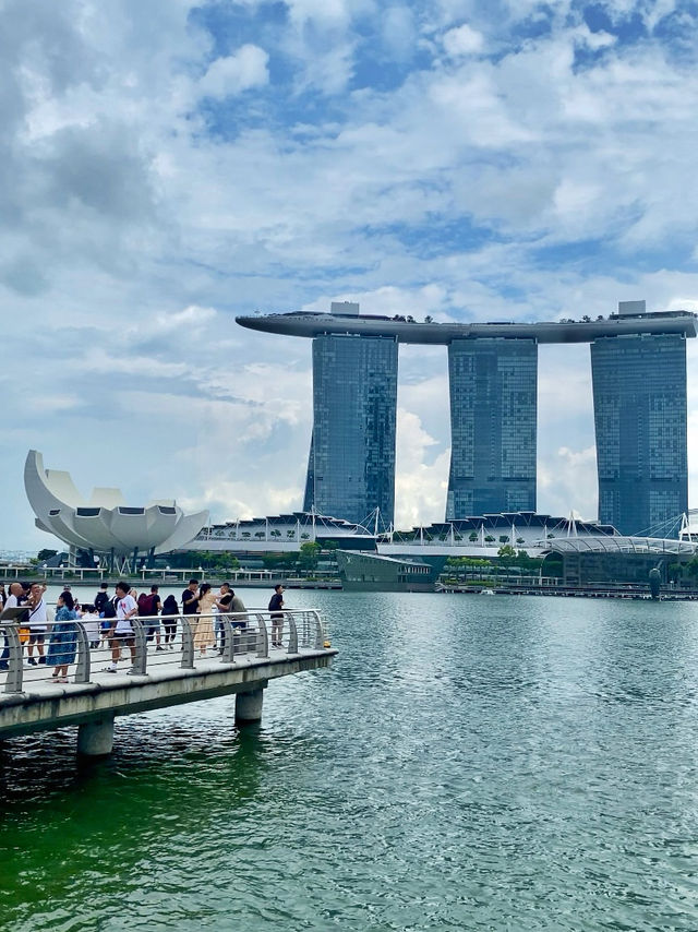 I Met a Spitting Lion-Fish at Merlion Park Singapore