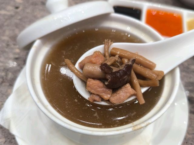 新加坡人氣海南雞飯終於殺到入香港