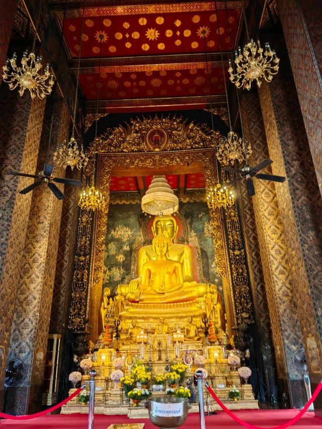 วัดบวรนิเวศวิหาร – ศูนย์รวมจิตใจกลางกรุง 