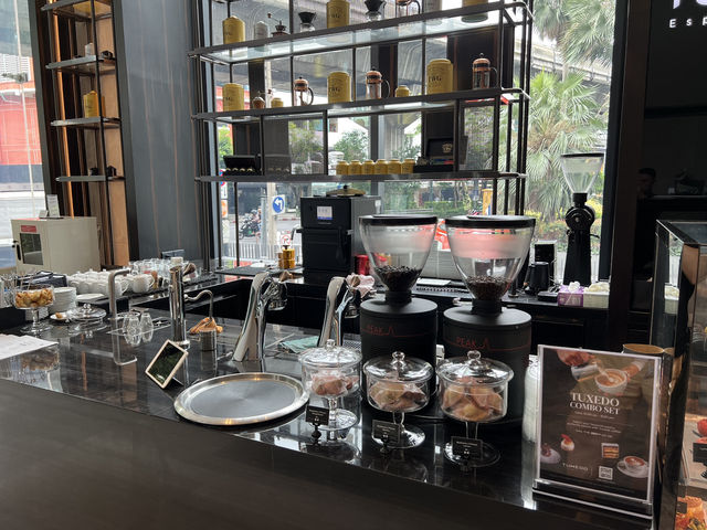 ☕️ A Quiet Touch of Class – Coffee & Pastries at Tuxedo Espresso Bar