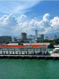 Singapore:🚢✨ Ovation of the Seas – Luxury Meets Adventure at Sea! 🌊🌏