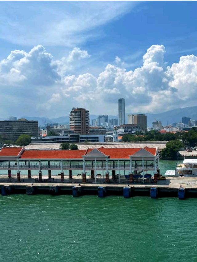 Singapore:🚢✨ Ovation of the Seas – Luxury Meets Adventure at Sea! 🌊🌏