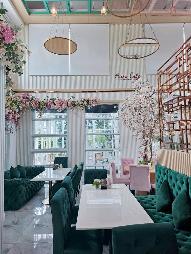 Aura Cafe and Restaurant Khon Kaen 🍰