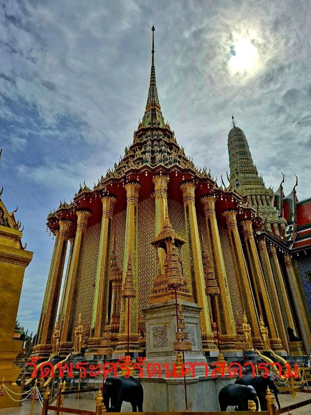 ชมวัดพระแก้วและวัดชนะสงคราม✨️