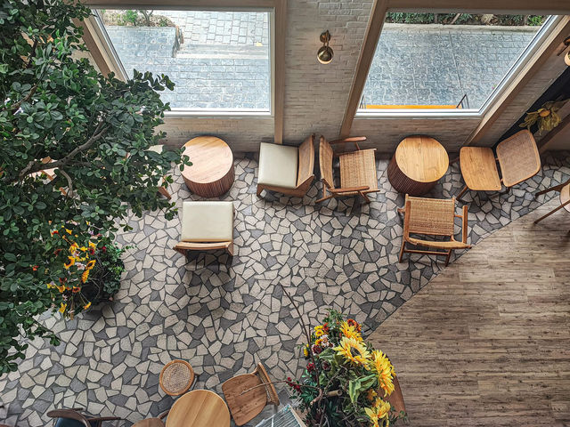 心も体もリセットできる、そんな場所を見つけました🌿 Roasi Coffeeで過ごす午後のひとときは、まるで時間が止ま