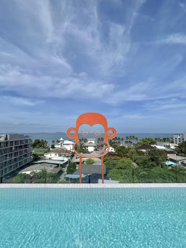 Blu Monkey Hub & Hotel Bangsaen โรมแรมสวยบางแสน