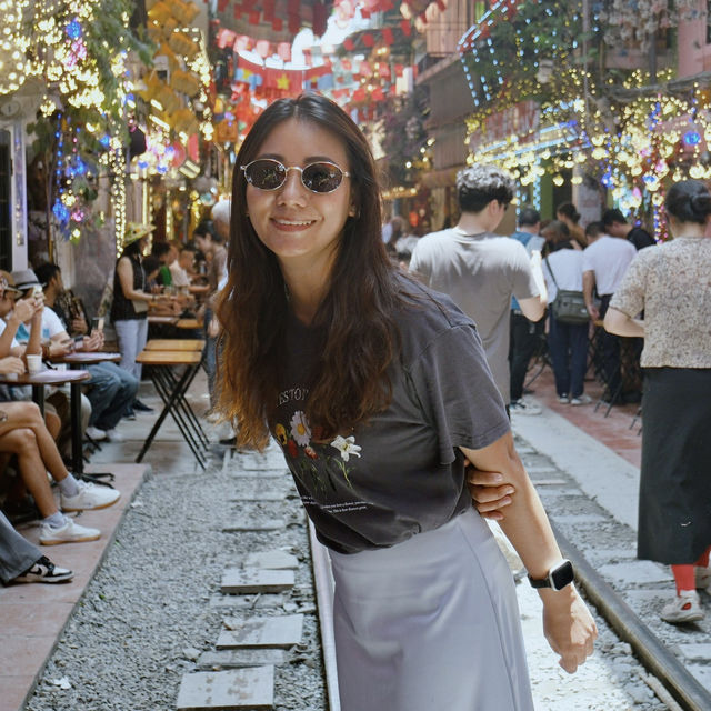 Hanoi Train Street- Vietnam 🇻🇳