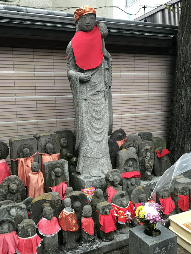 【東京　豊島区　巣鴨地蔵通り商店街ととげぬき地蔵尊高岩寺】