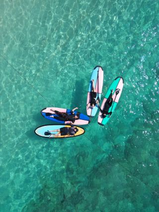 逃離天堂：吉利群島的夏日