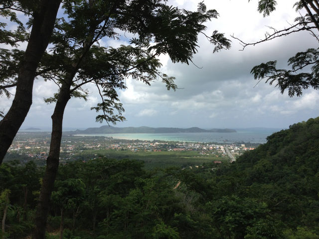 🌺 Nak-Kerd Seaview Café – A Hidden Gem Just Below the Big Buddha 