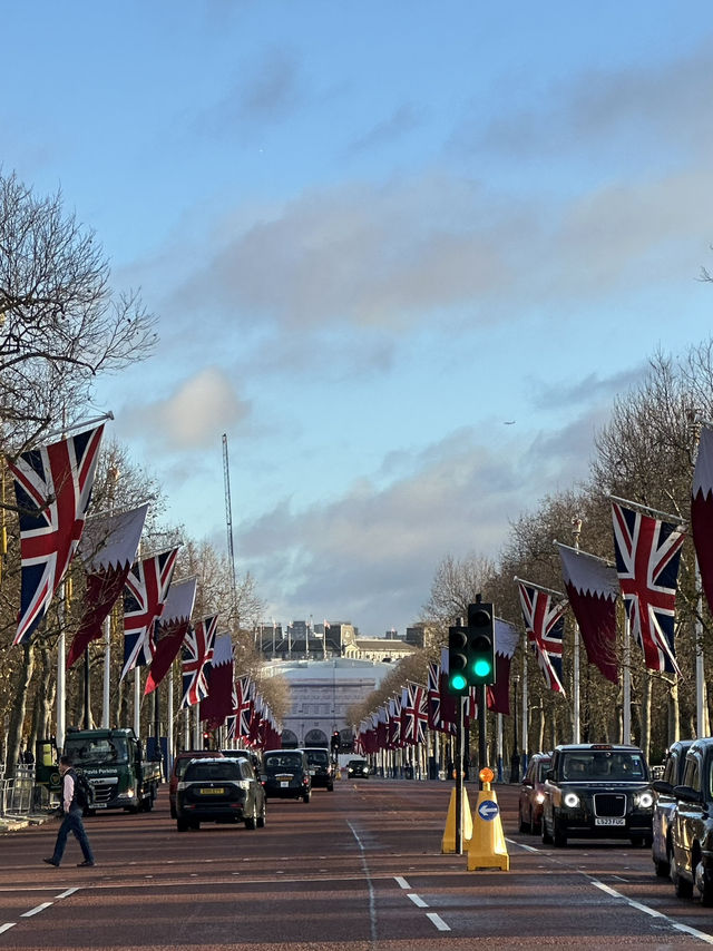 Beyond The Guard Change: Your Insider’s Buckingham Palace Handbook