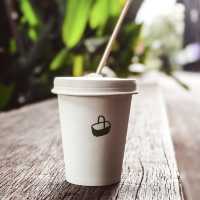 Little Tree Grocery เป็นคาเฟ่เล็ก ๆ 