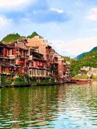 River Bends and Chill Streets in Zhenyuan Ancient Town