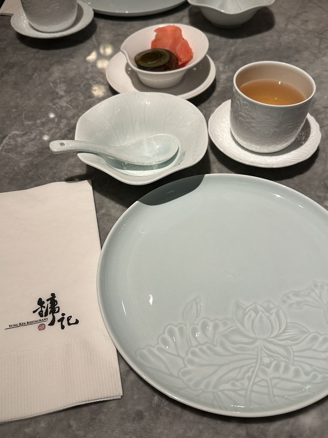 【中環美食必吃！鏞記燒鵝｜炭火明檔×老字號的經典滋味】   