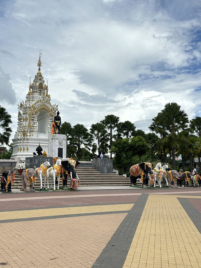 สักการะ •อนุสาวรีย์พ่อขุนงำเมือง• เจ้าเมืองพะเยา 