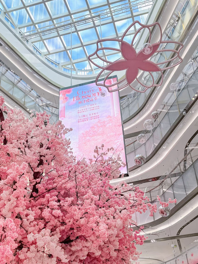 🌸 Spring Bloom Alert in Beijing! Giant Cherry Blossom Wonderland at Lize Paradise Walk 🌸