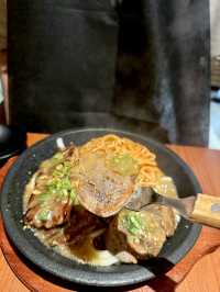  鐵板二重牛舌：雙重口感，雙重享受