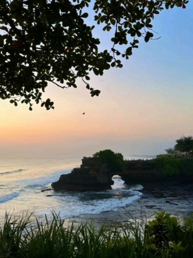 峇里島不可錯過的旅行地標！海神廟的魅力 🌊✨