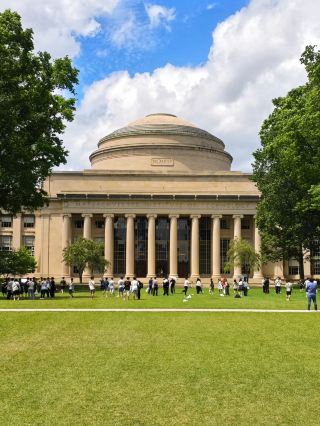 Walking Through Legends: A Glimpse of MIT’s Iconic Campus 🚀📚