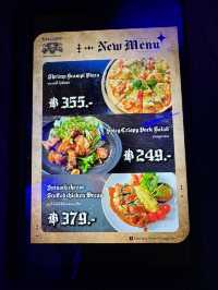 หมูป่าปีศาจ – คาเฟ่สุดดาร์กเหมือนหลุดไปโลกเวทมนตร์