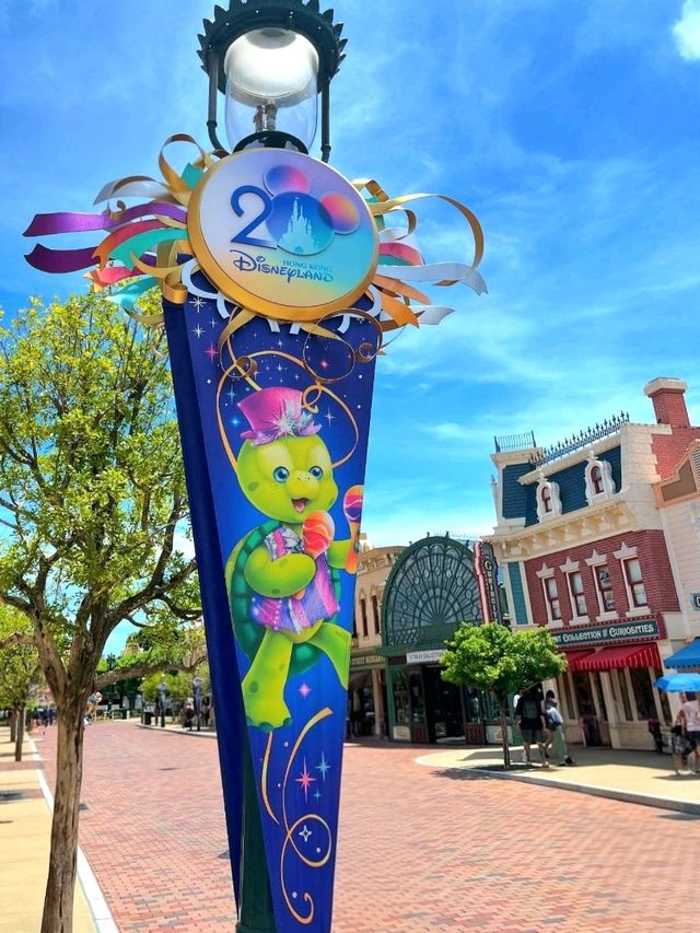Hong Kong Disneyland: A Magical Adventure Hong Kong Disneyland: A Magical Adventure