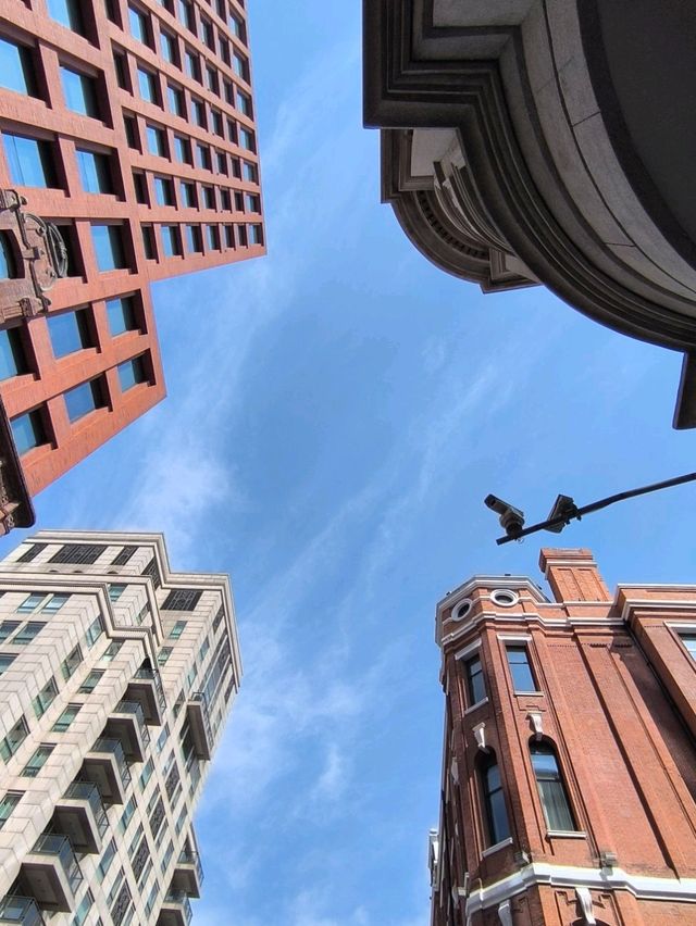 ตึกในย่านฮิตเซี่ยงไฮ้ 🏙️ The Bund กลางวันสวยสะกด! ตึกในย่านฮิตเซี่ยงไฮ้ 🏙️ The Bund กลางวันสวยสะกด!