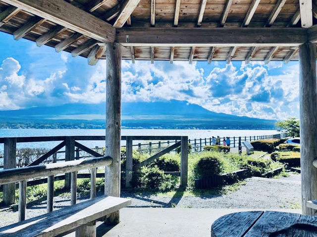 🏞「當富士山倒映在湖中，時間彷彿靜止。」