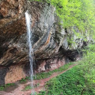Водопад Под Шпилём – Скрытый каскад под пещерой