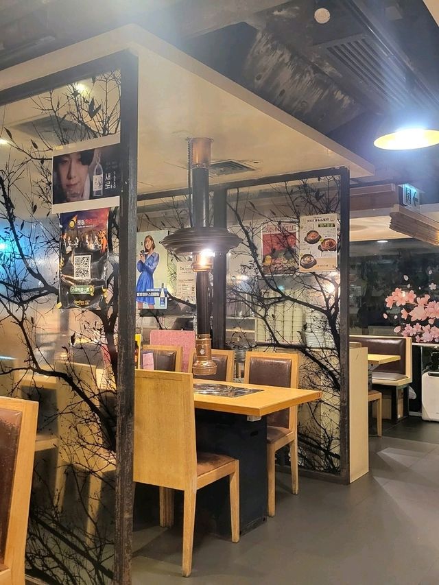 地道韓國餐廳風格🐄韓牛拼盤肉香四溢必試