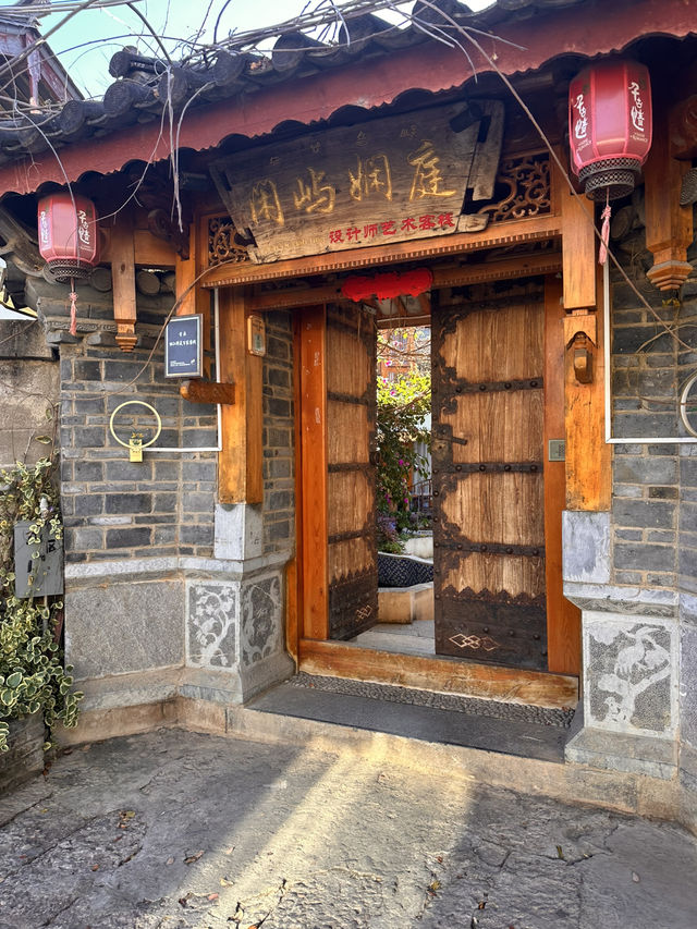 不去商業化的古鎮：束河古鎮