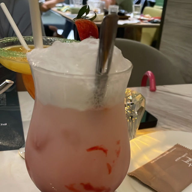 煙三文魚溫泉蛋pizza +油封鴨腿！😋 覓食好去處！