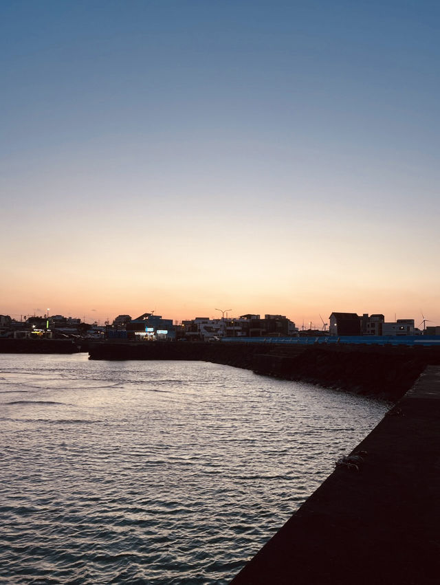 Perfect for Windsurfing and Coastal Activity