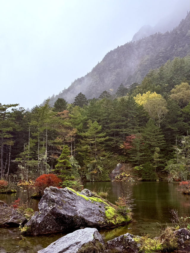 Kamikochi’s Mystical Charm: Autumn Hike to Myojin Pond