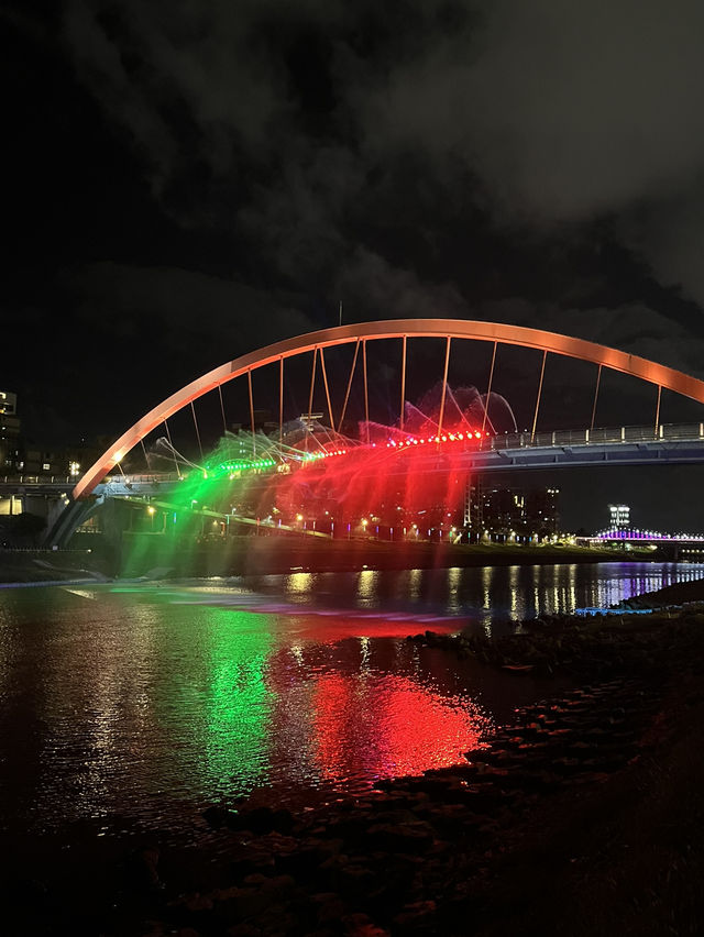 【台北】🌈彩虹橋が夜空を彩る！2025 台北水舞嘉年華イベント情報✨