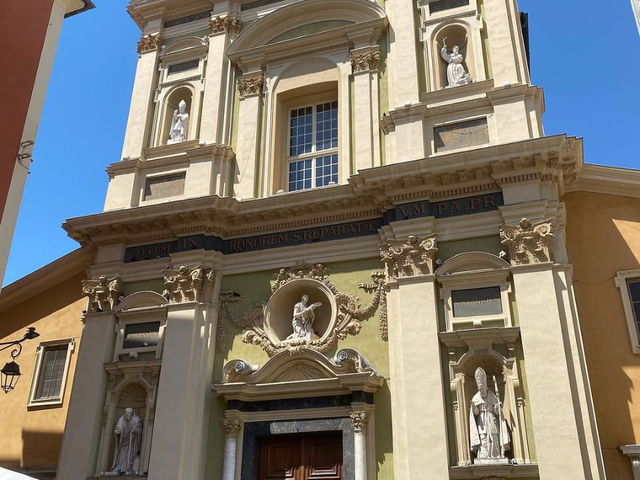 Colline du Château Offers Panoramic Views of Nice